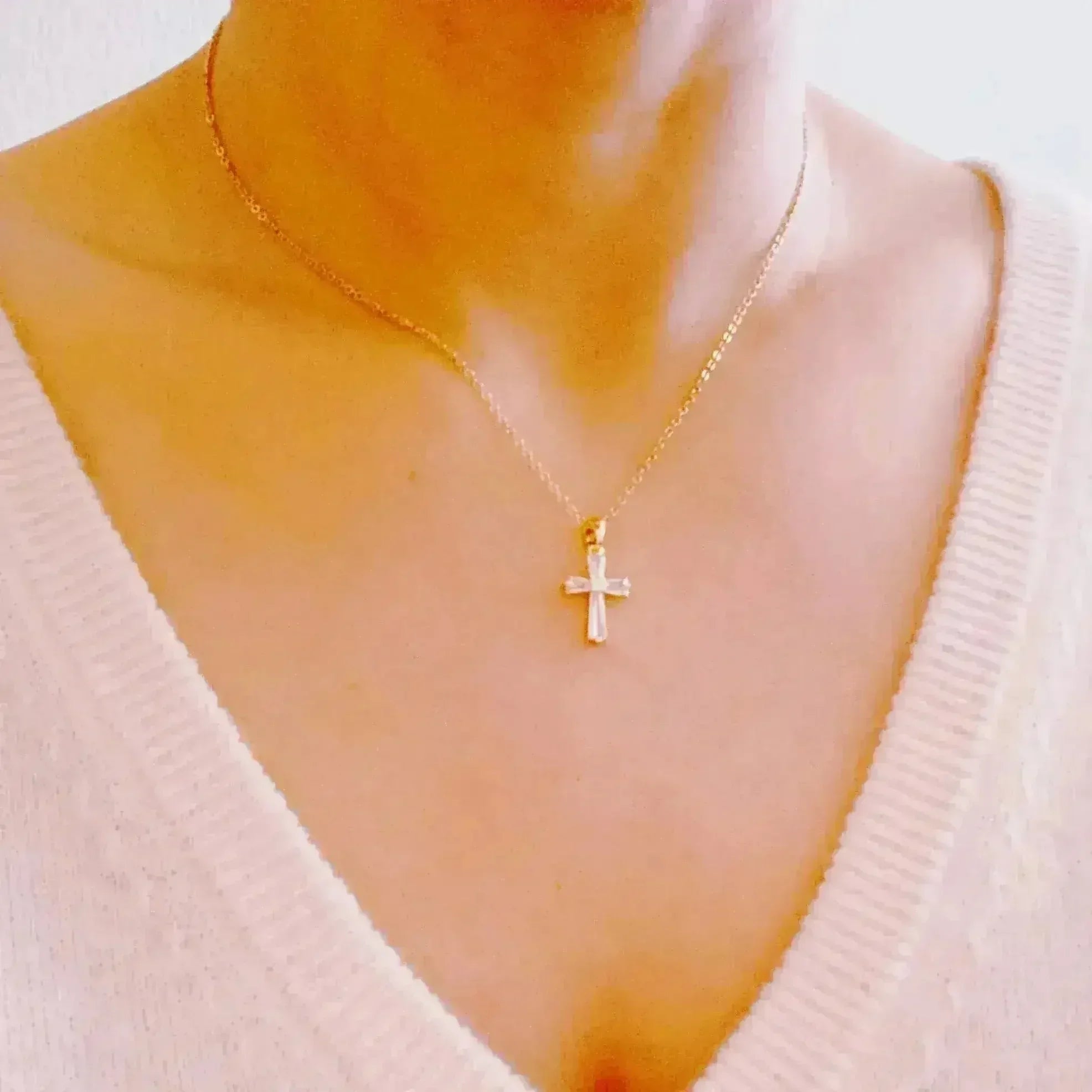 Crystal Cross Necklace – Elegant 18k Gold Plated Pendant | Timeless Style