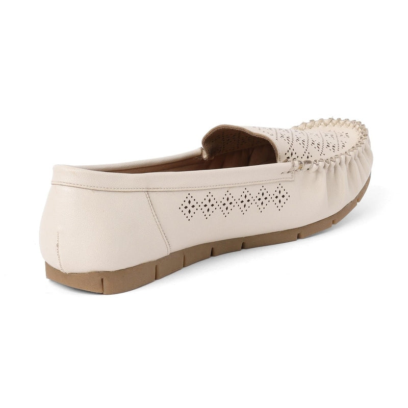 Aveline - Cream Loafers