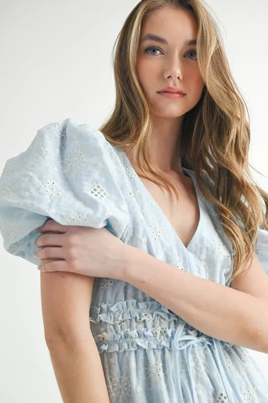 Eyelet Lace Puff Sleeve V Neck Midi Dress For Women – Elegant Fluttering Eyelet Lace Midi Dress, Puff Sleeve Detail, Timeless V Neck Design, Sophisticated Summer Dress