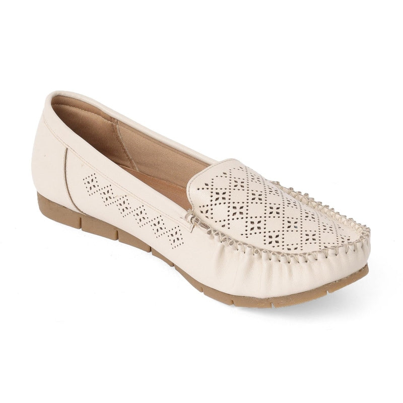 Aveline - Cream Loafers