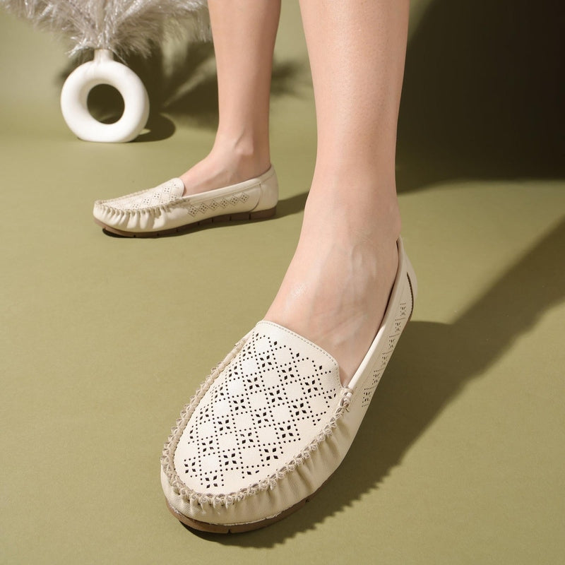 Aveline - Cream Loafers