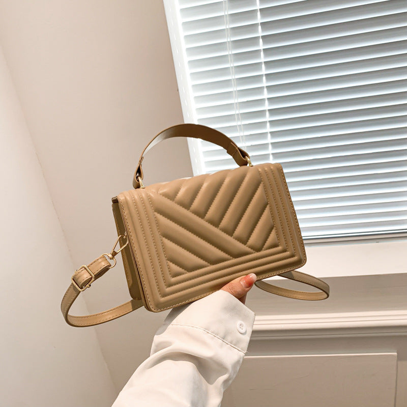 Dazzling Bags For Women Chain Crossbody Bags In Pu Leather Female Fashionable Shoulder Bag Ladies Handbags  Simple Messenger Bag Casual Indentation Western Style Portable Women