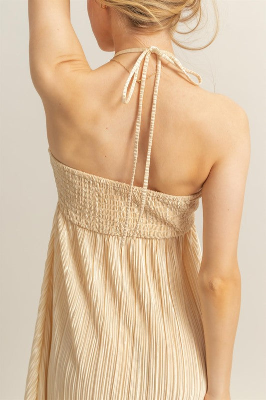 Knotted Detail Halter Neck Flowy Maxi Dress Elegant and Chic Halter Neck Dress with Flowy Maxi Length for Formal Events