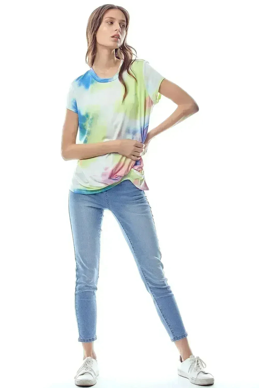 Tie-Dye Twist Front Top – Trendy Crew Neck Tee with Unique Hem | Femstylo