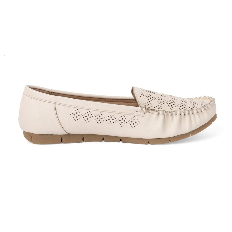 Aveline - Cream Loafers