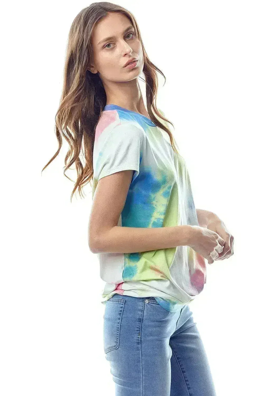 Tie-Dye Twist Front Top – Trendy Crew Neck Tee with Unique Hem | Femstylo