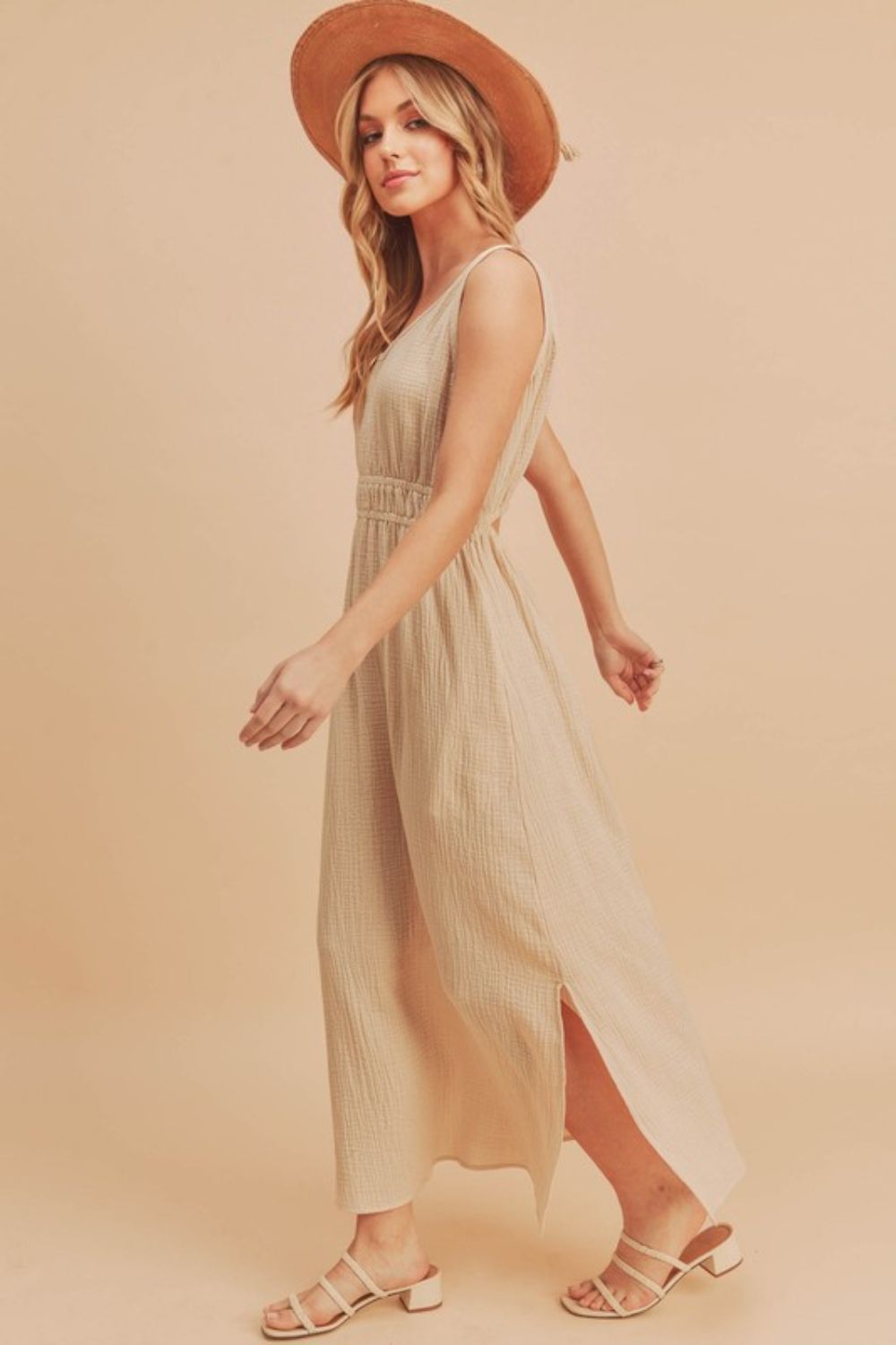 Side Slit Round Neck Sleeveless Maxi Tank Dress For Women – Fluttering, Versatile and Comfortable Dress with Side Slits for Relaxed, Breezy Style