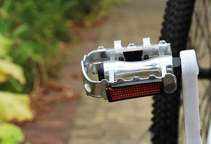 Reflective Setting On Both Sides All-aluminum Large Pedal Bicycle Universal Non-slip Pedal Riding Equipment Bike Pedals Mountain Road Bicycle Flat Pedal-Universal Lightweight Aluminum Alloy Platform Pedal For Travel Cycle-Cross The Road