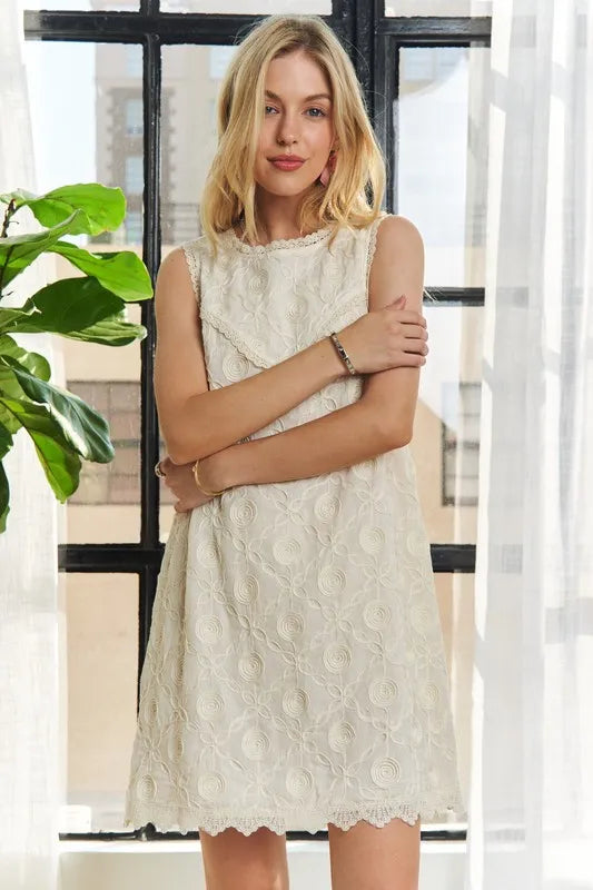Applique Round Neck Sleeveless Shift Dress For Summer – Classy, Sophisticated, Fashionable, Flattering, Stylish, Timeless Elegance