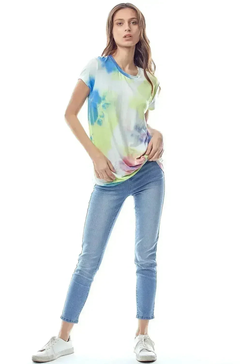 Tie-Dye Twist Front Top – Trendy Crew Neck Tee with Unique Hem | Femstylo
