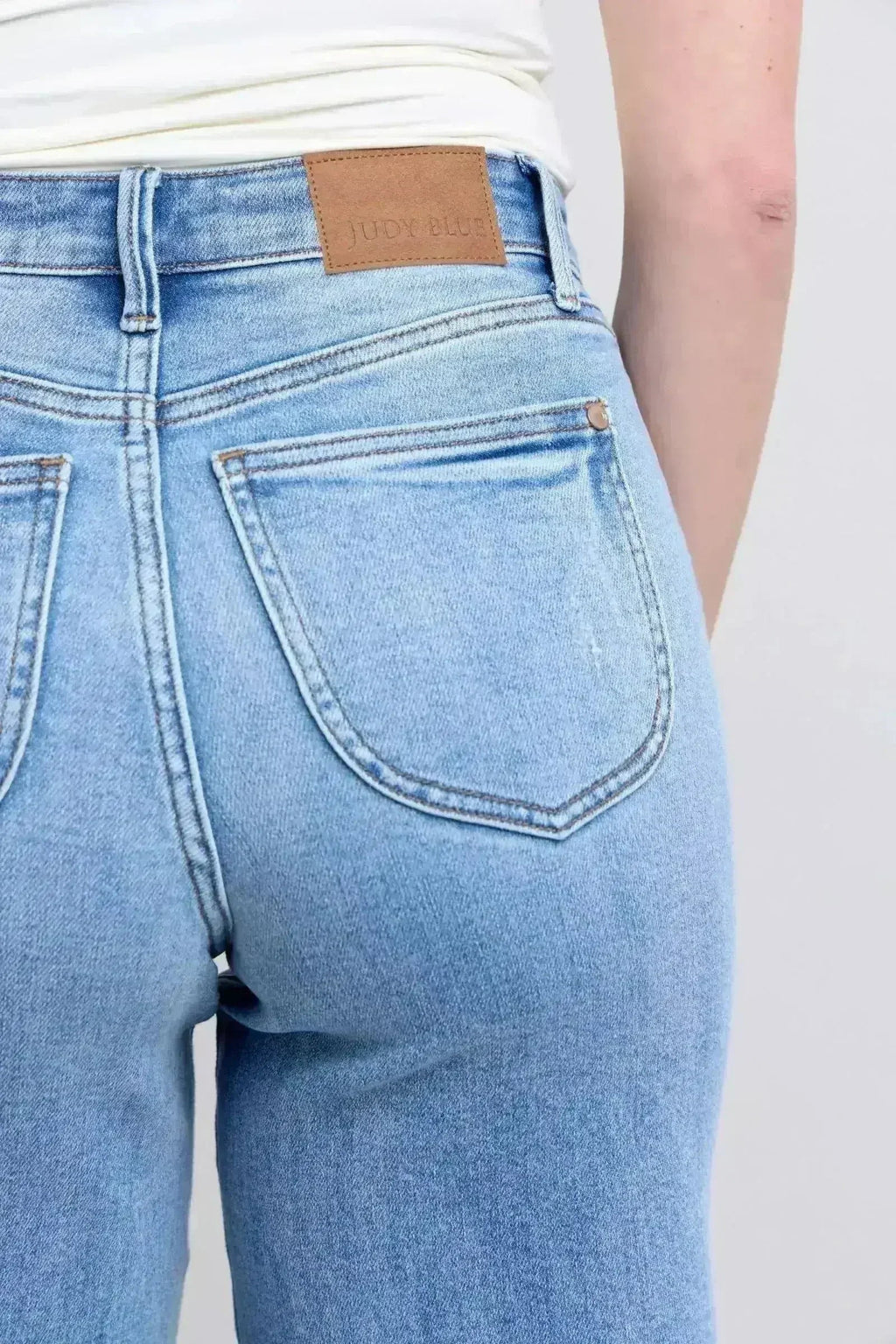 Judy Blue Wide Leg Jeans – High Waist w/ Pockets | 93% Cotton Blend