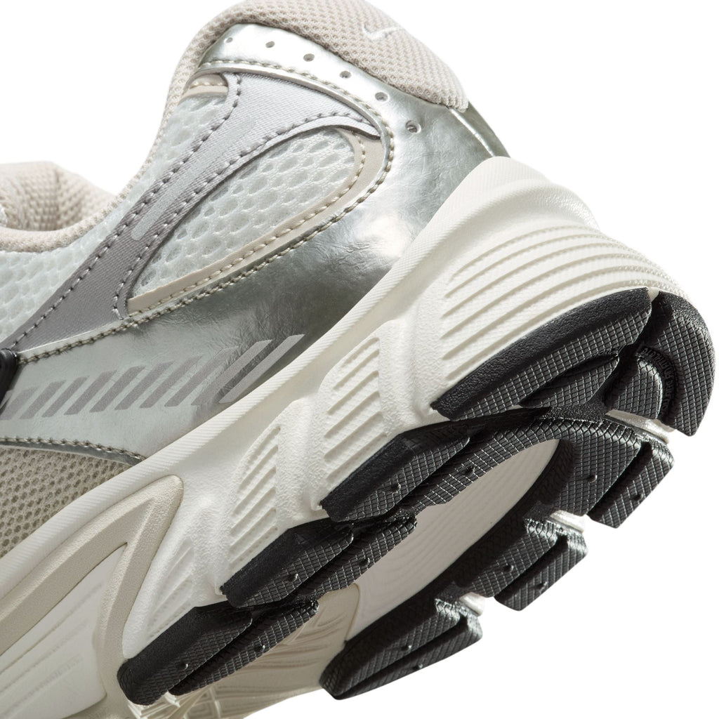 Nike Womens V5 Runner - Summit White