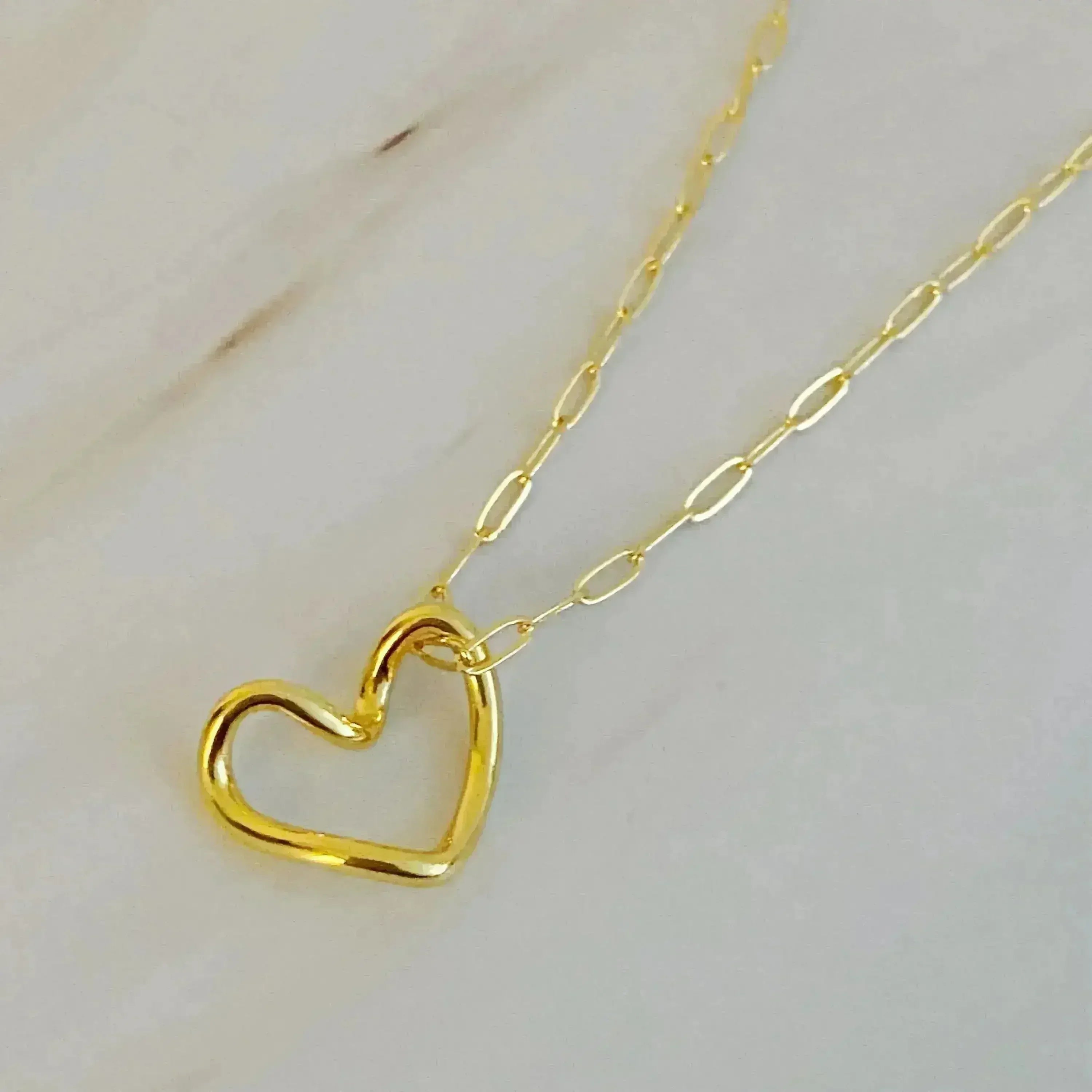 Heart And Chain Necklace - Dainty Gold Heart Pendant | Femstylo