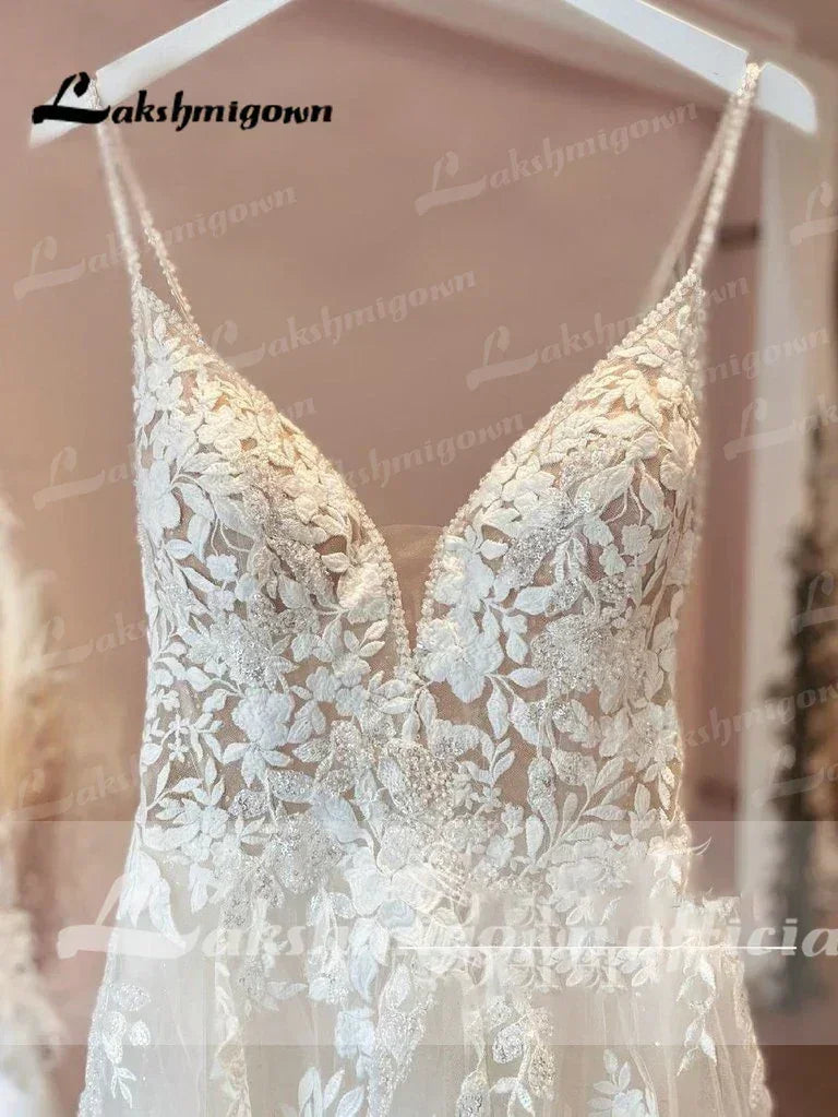 Spaghetti Straps Vintage Lace Wedding Dress With V Neckline Bride Dress Tulle Beach Bridal Gown trouwjurk  Customized
