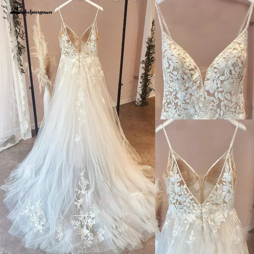 Spaghetti Straps Vintage Lace Wedding Dress With V Neckline Bride Dress Tulle Beach Bridal Gown trouwjurk  Customized