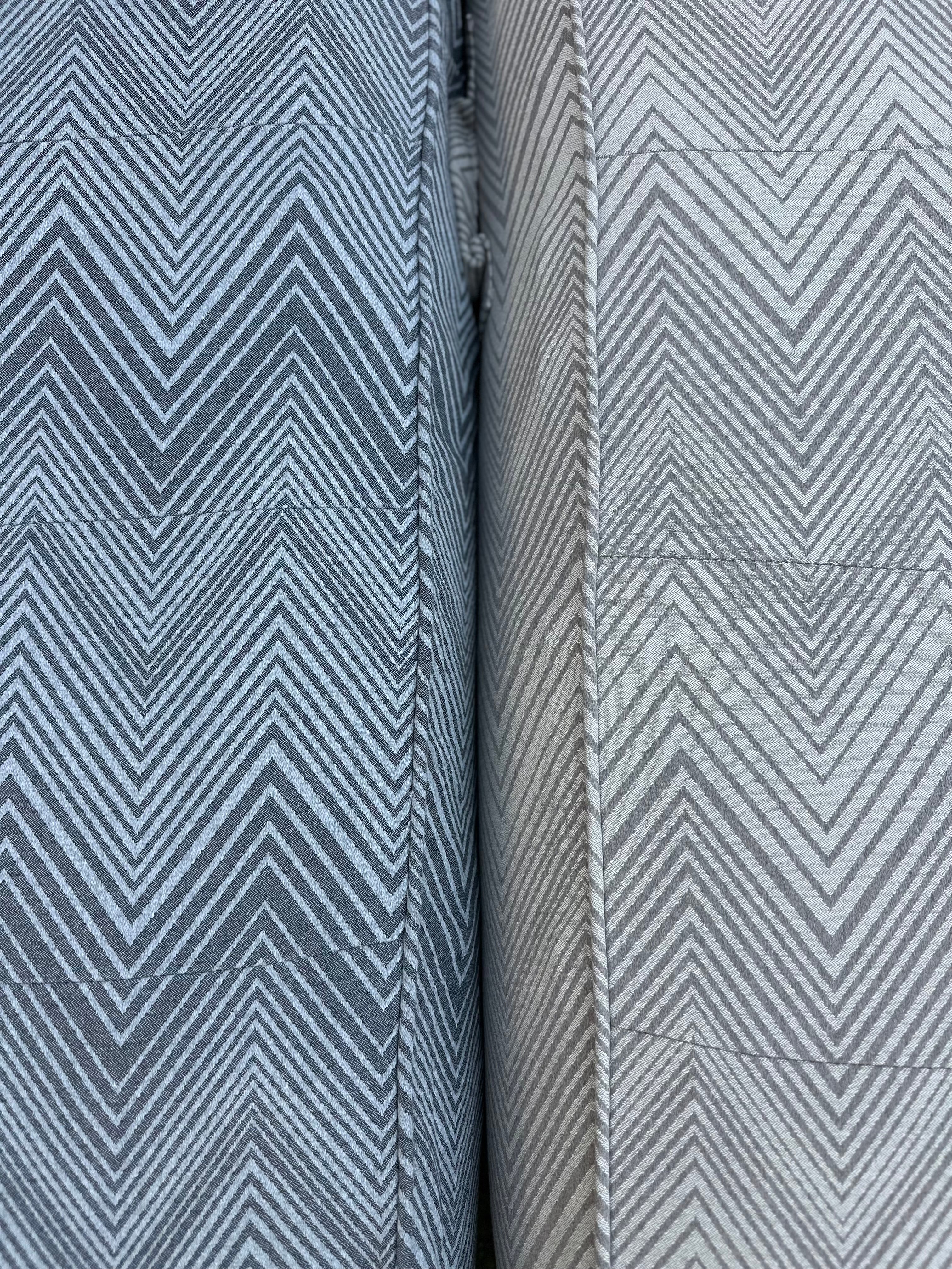 Luxe Linen-Like Inflatable Pool Lounge-Charcoal Zag