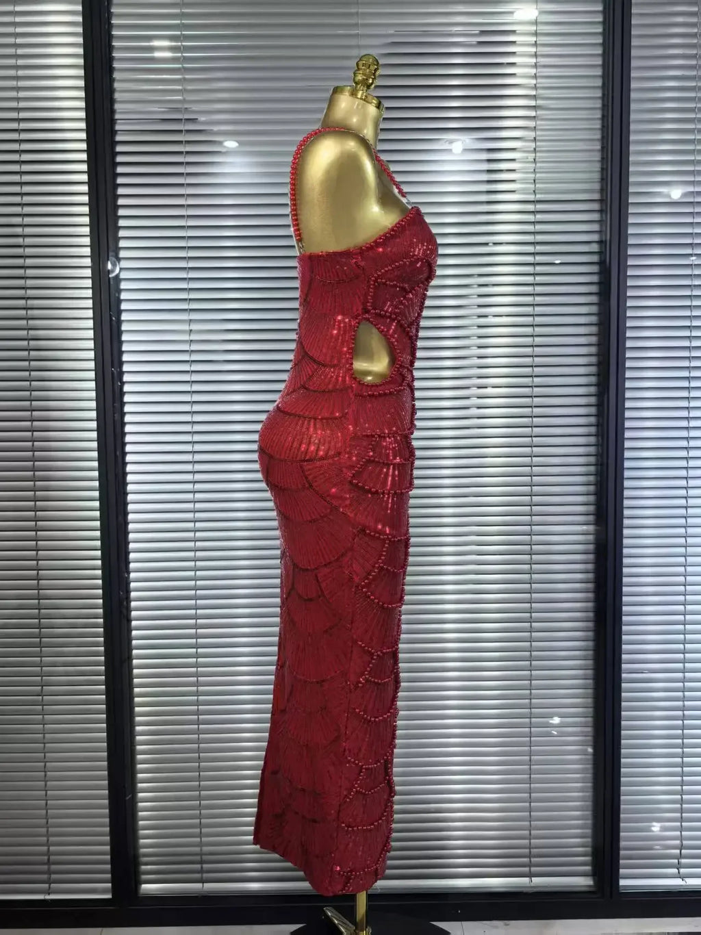 Pearl Beaded Christmas Dress | Sleeveless Bodycon Party Gown - Femstylo