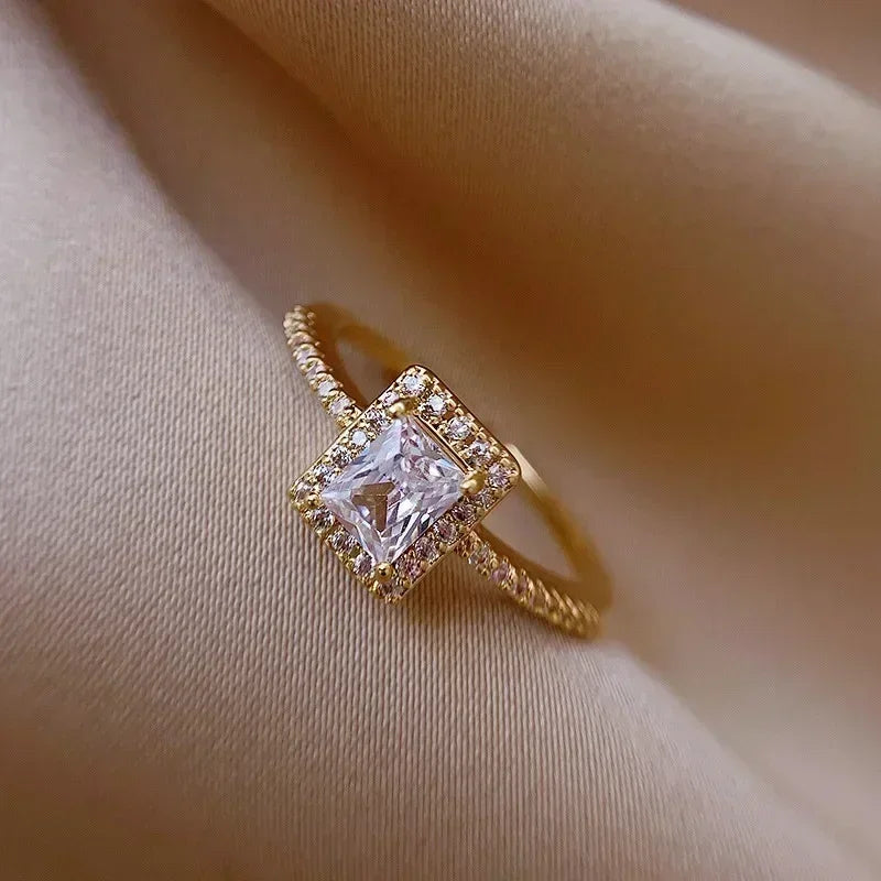 Hot Sales Fashion Retro Zircon Ring Simple Gold Color Acrylic Crystal Ring for Women Trendy Jewelry Accessories Adjustable Ring
