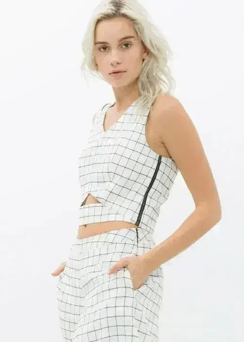 Women's Sleeveless Slit Blouse In Jaquard | Femstylo
