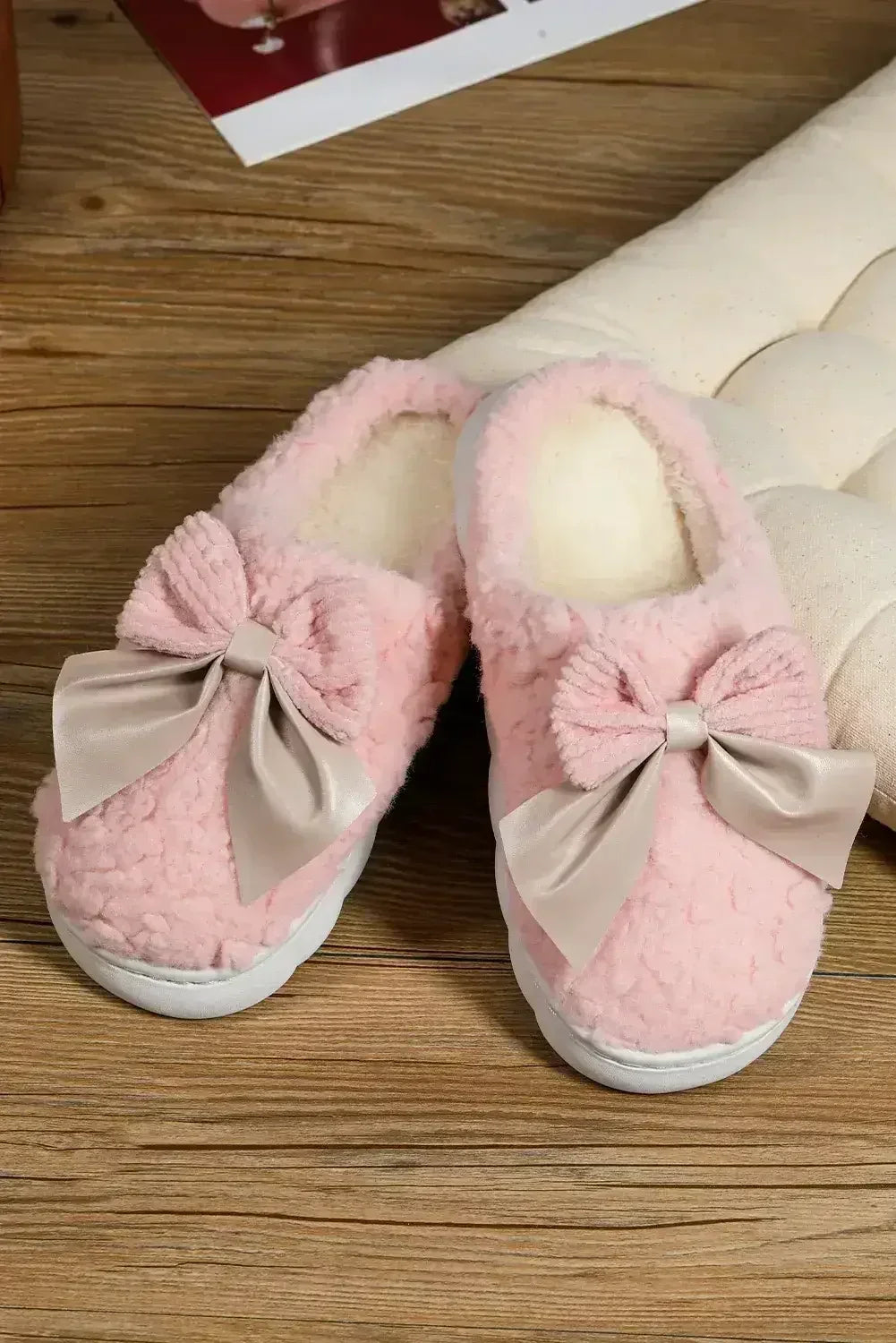 White Contrast Bowknot Applique Plush Winter Slippers