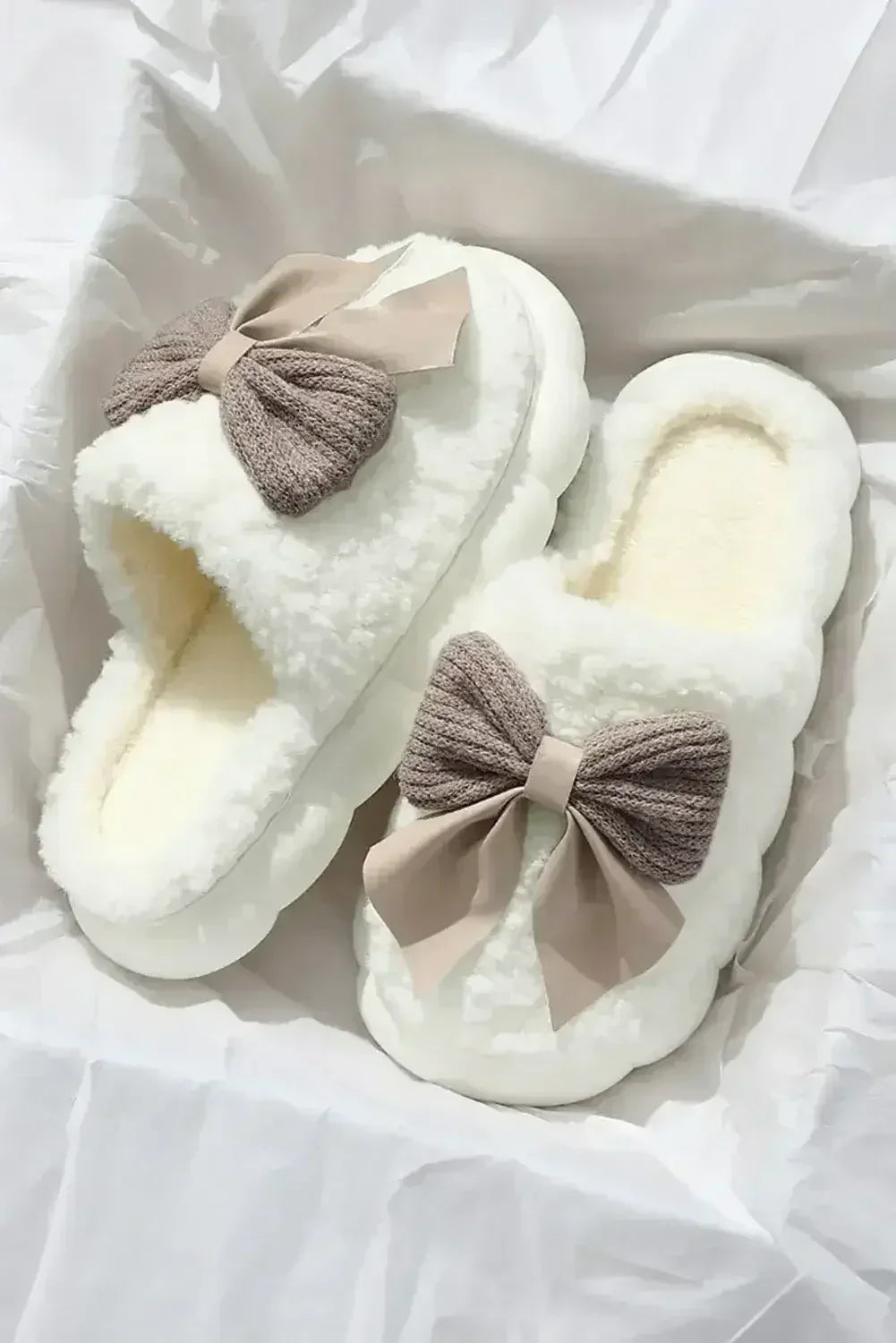 White Contrast Bowknot Applique Plush Winter Slippers