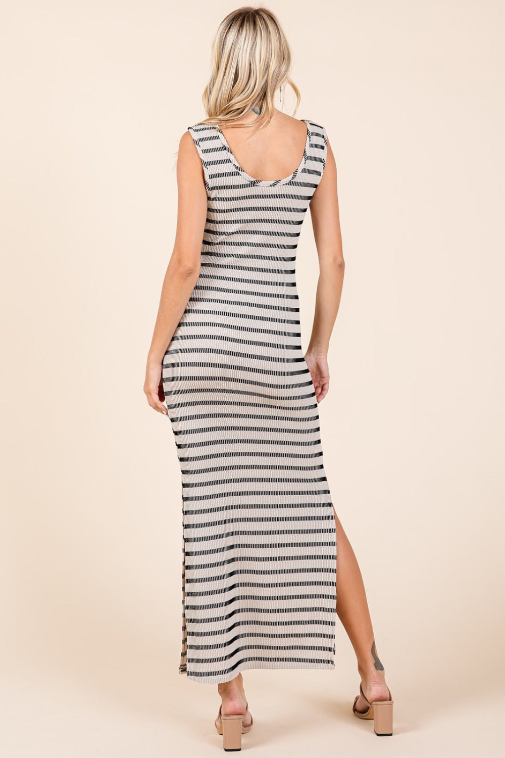 Striped Scoop Neck Sleeveless Maxi Dress For Women – Striped Maxi Dress, Sleeveless Dress, Summer Maxi Dress, Comfortable Knit Dress, Flattering Maxi Dress
