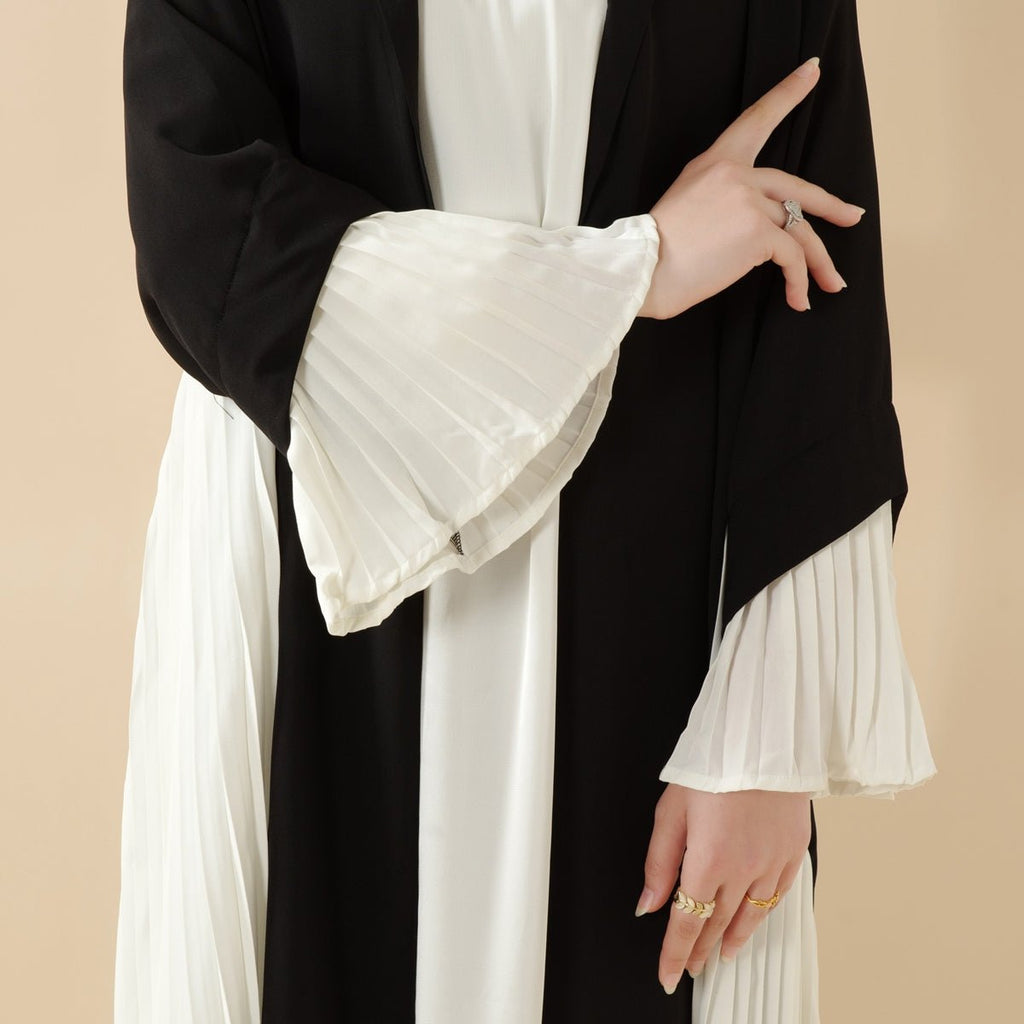 Black and White Open Abaya | Contrast Color Accordion Pleat Panel Abaya (MOA125)