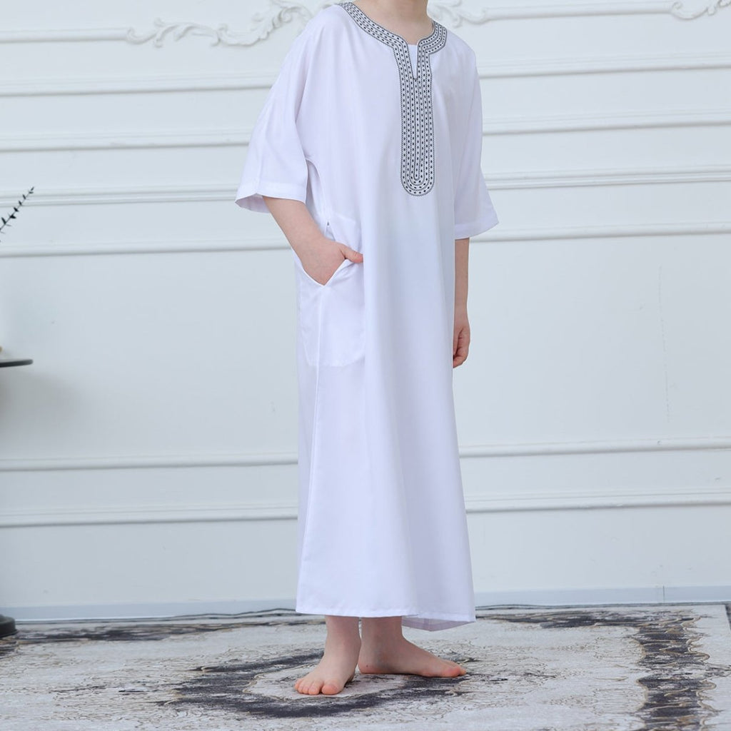 Black Geometric Trim Islamic Thobe(MKB018)