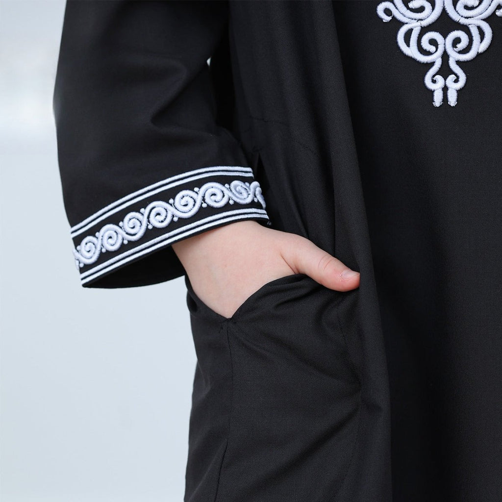 Boys Embroidered Hooded Thobe with Pockets(MKB010)