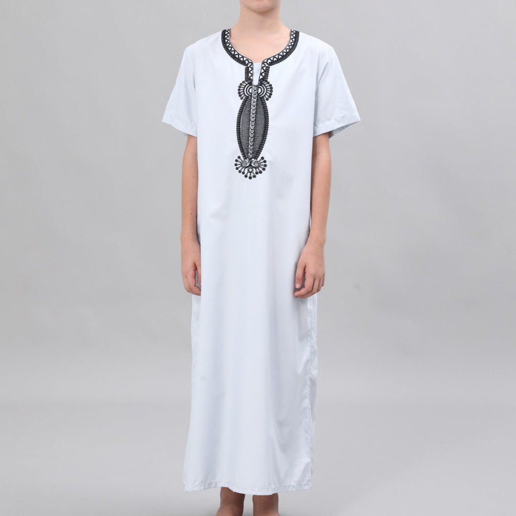 Boys' Embroidered Thobe with Ornate Neckline(MKB036)
