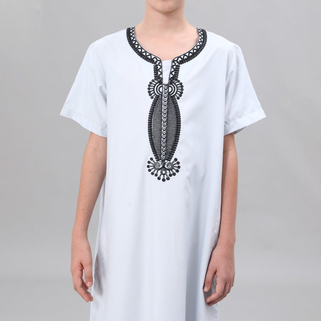 Boys' Embroidered Thobe with Ornate Neckline(MKB036)