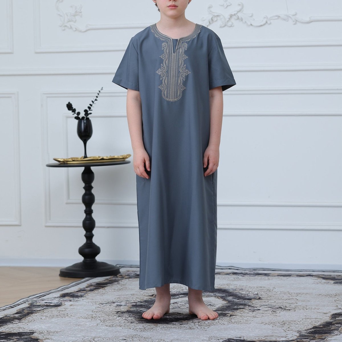 Boys' Embroidered Thobe with Side Pockets(MKB029)