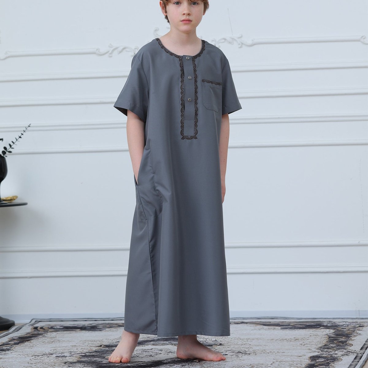 Boys' Embroidered Thobe with Side Pockets(MKB031)
