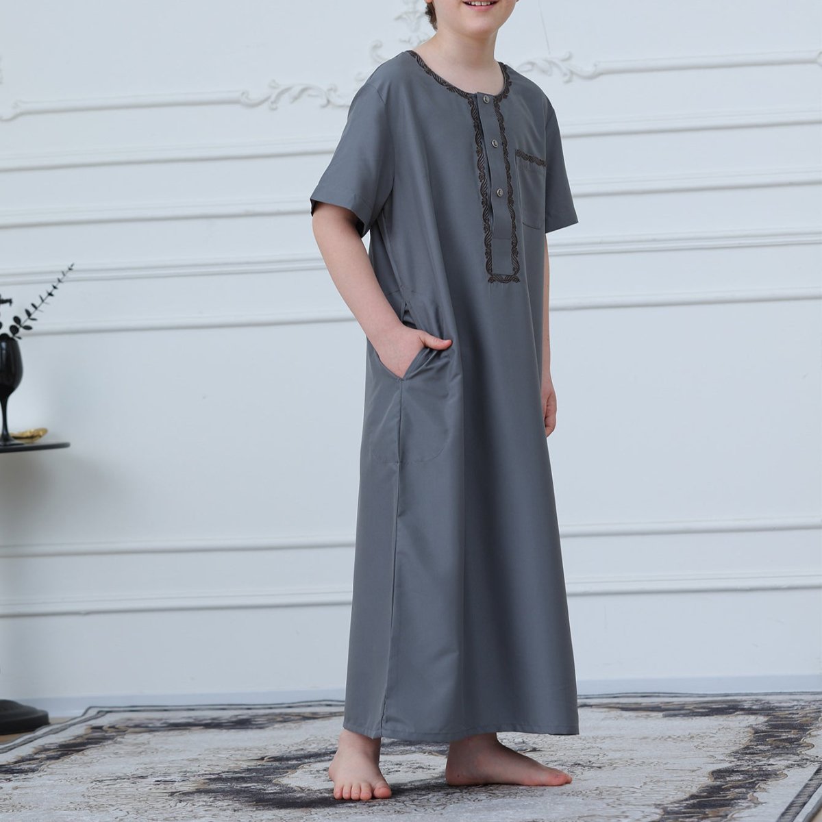 Boys' Embroidered Thobe with Side Pockets(MKB031)
