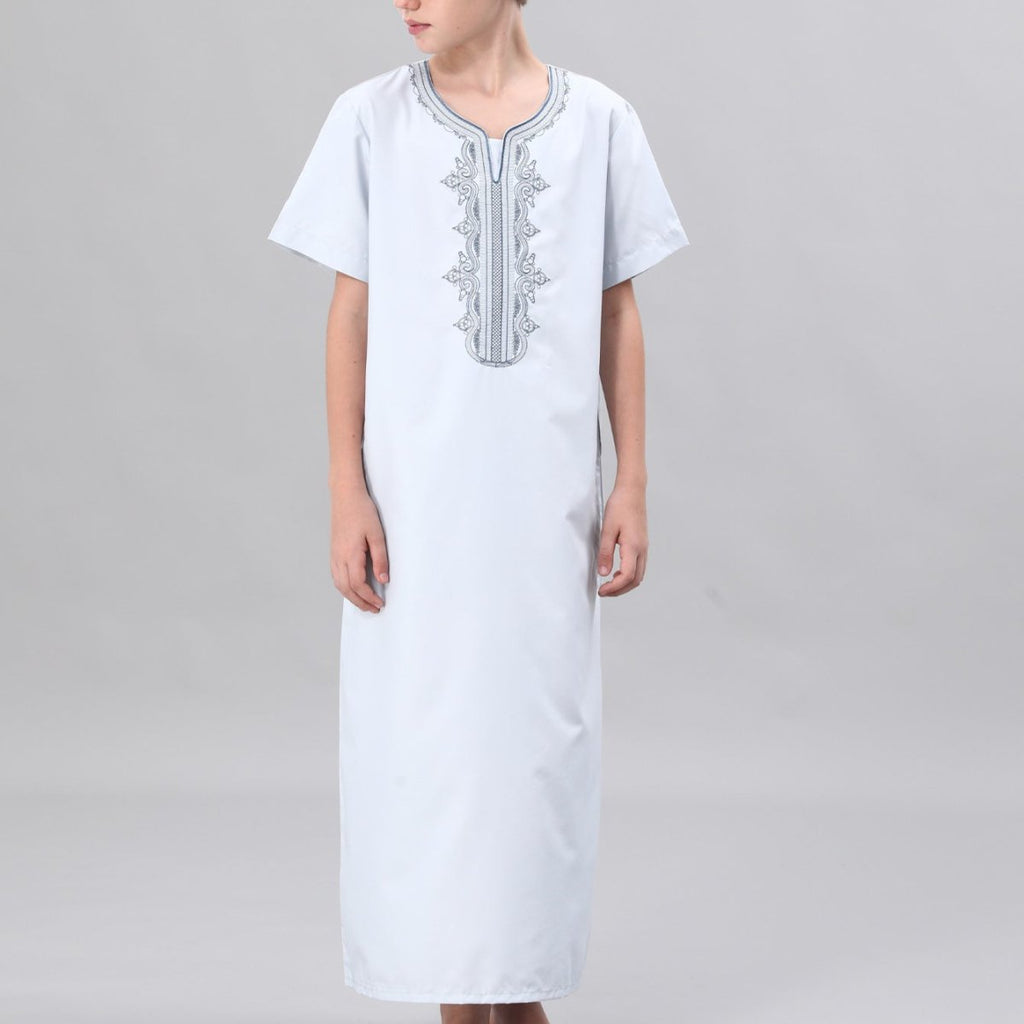 Boys' Embroidered Thobe with Side Pockets(MKB035)