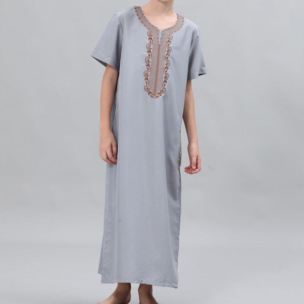 Boys' Embroidered Thobe with Side Pockets(MKB035)