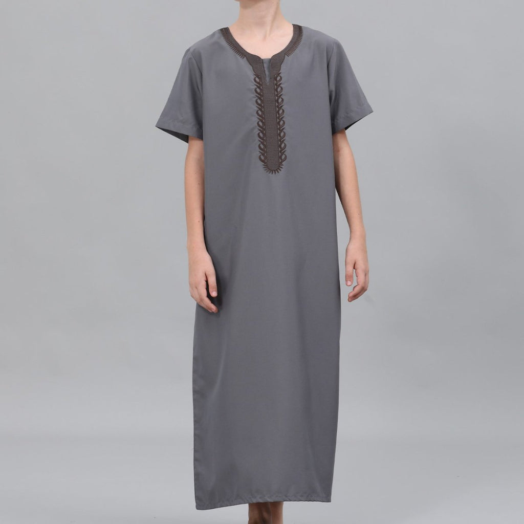 Boys' Embroidered Thobe with Side Pockets(MKB035)