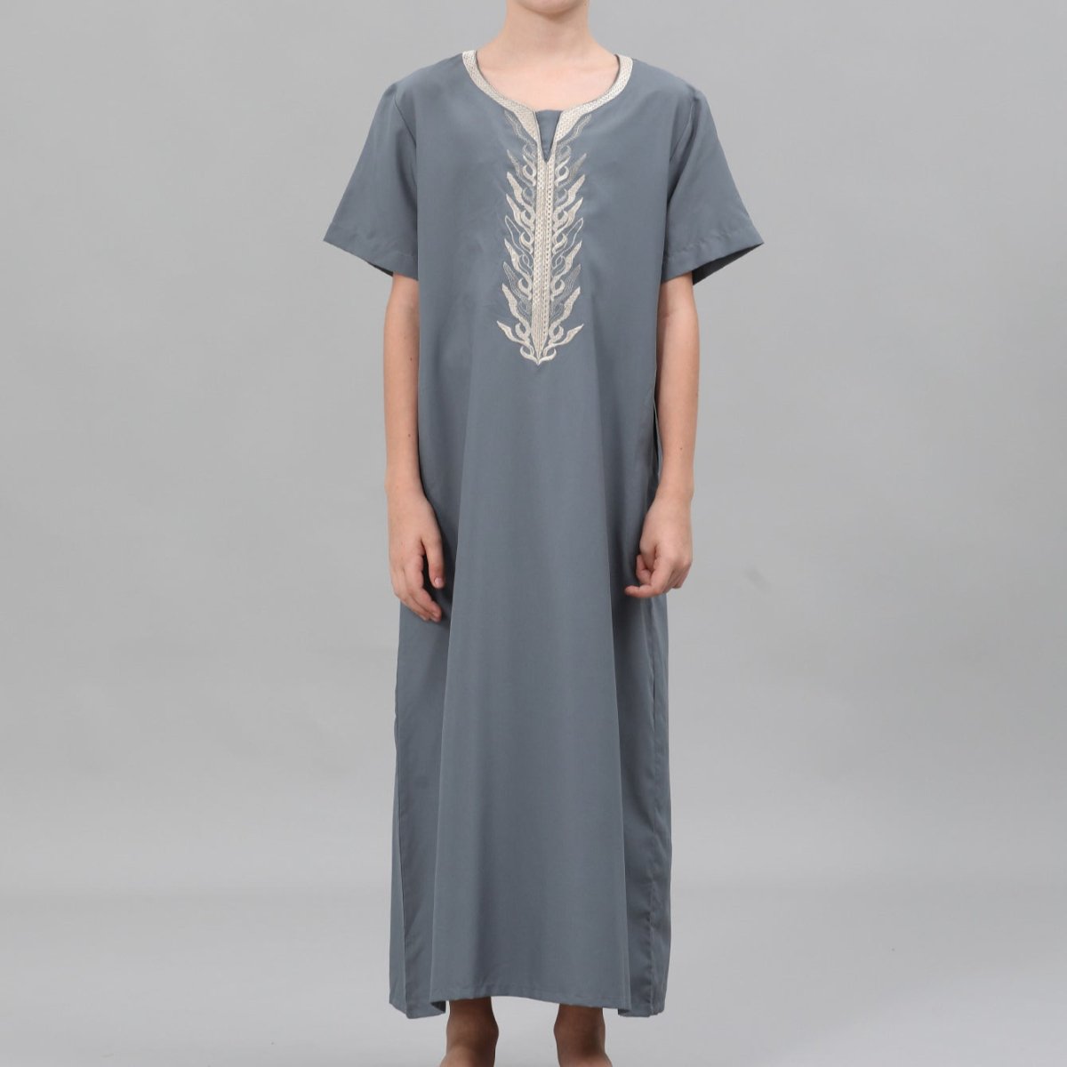 Boys' Embroidered Thobe with Side Pockets(MKB035)