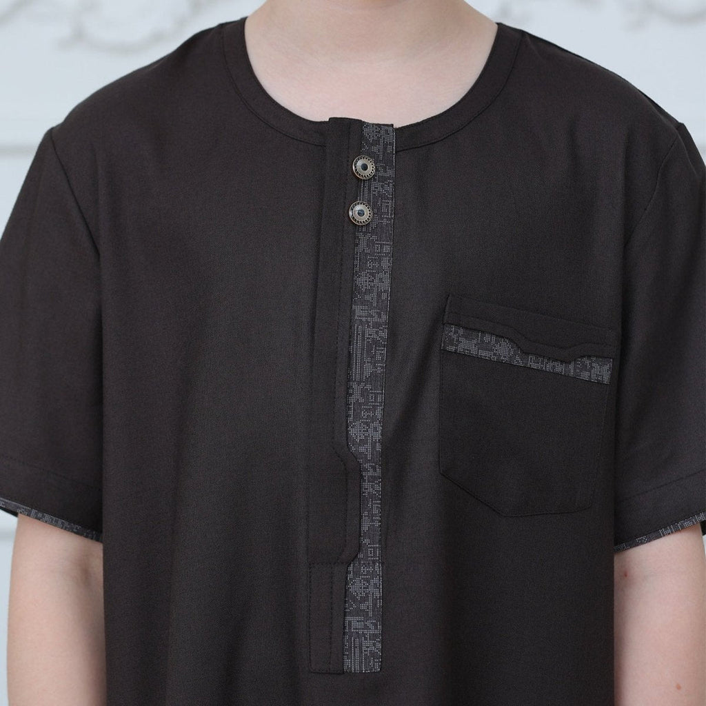 Boys' Embroidered Thobe with Zipper & Pockets(MKB028)