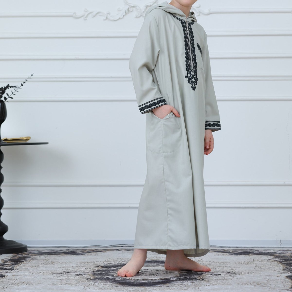 Boys' Hooded Embroidered Thobe with Pockets(MKB030)