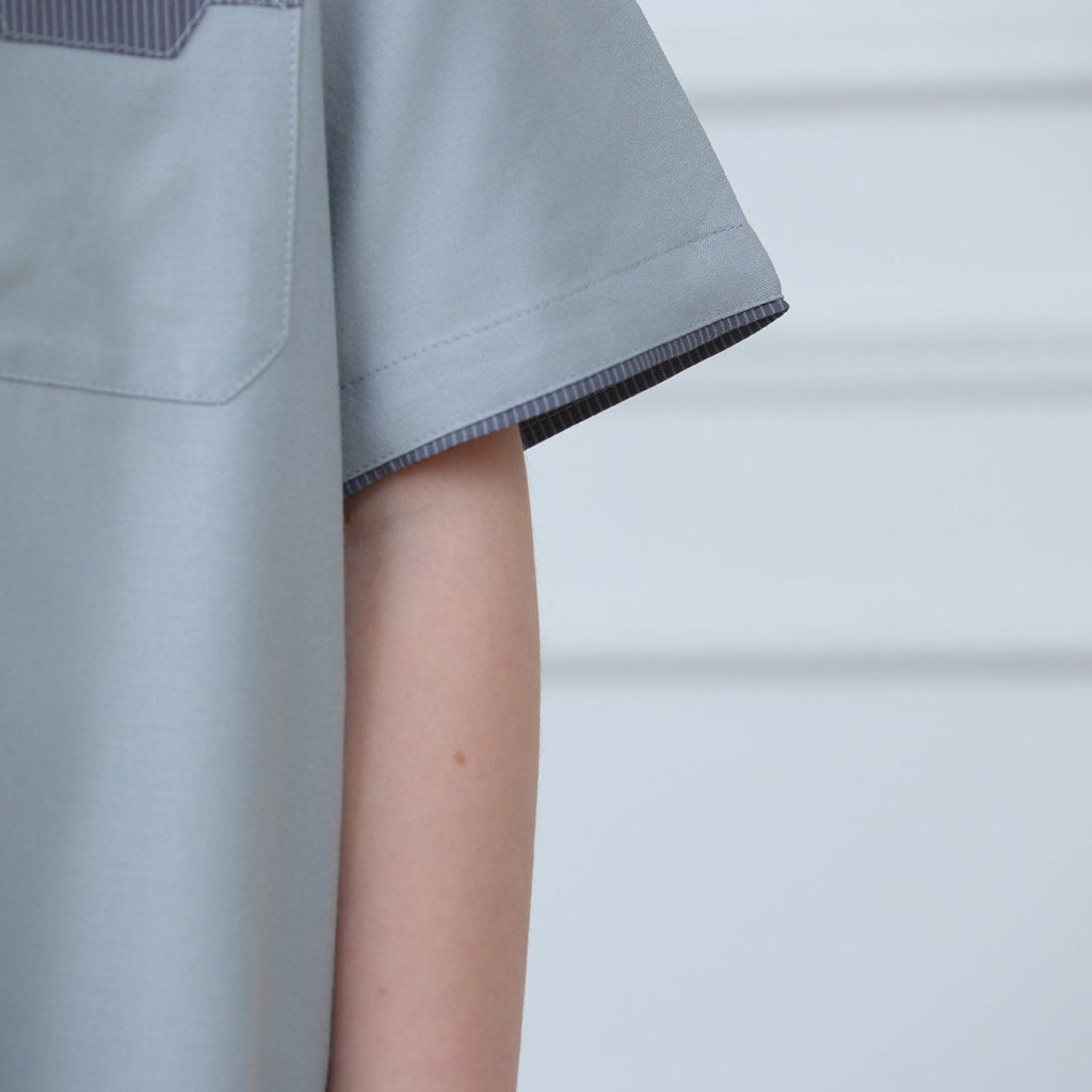 Boys' Thobe with Contrast Stitching & Pockets(MKB033)