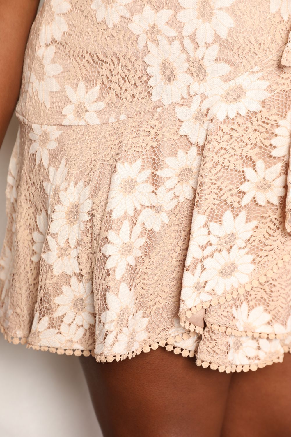 Romantic Floral Sleeve Mini Dress Elegant & Feminine Tie-Waist Dress Simple Elegant Girls Summer Dress
