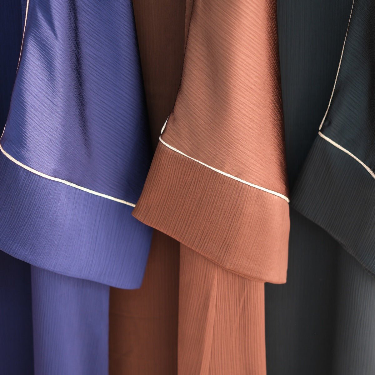 Contrast Colour Trimmed Robe - Modest Casual Dress with Flared Sleeves(MA280)