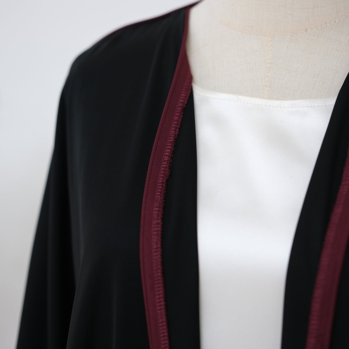 Contrast Piped Batwing Open Abaya(MOA325)