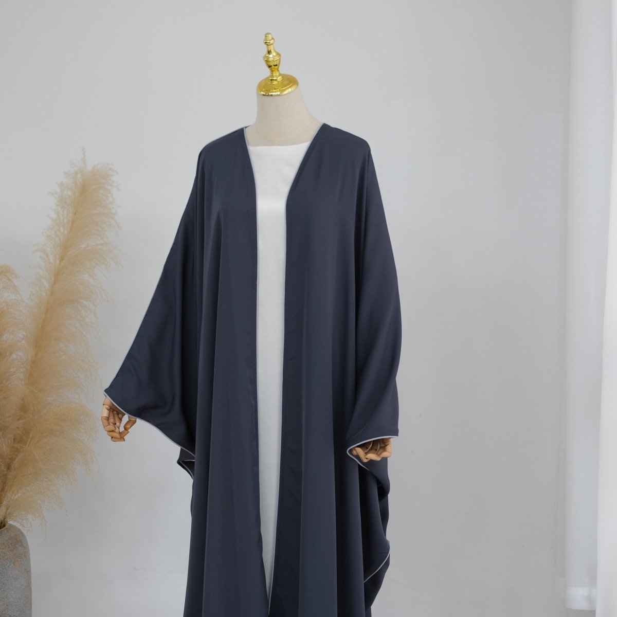 Contrast Piped Batwing Open Abaya(MOA325)