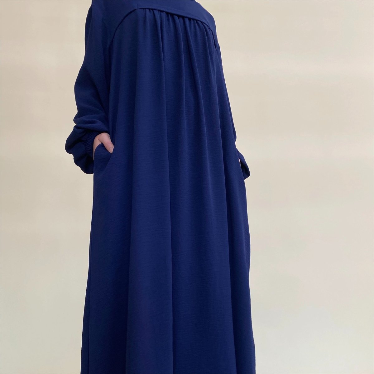 Crepe Abaya with Secure Pockets for Umrah VIP Exclusive Access (MAVIP386)