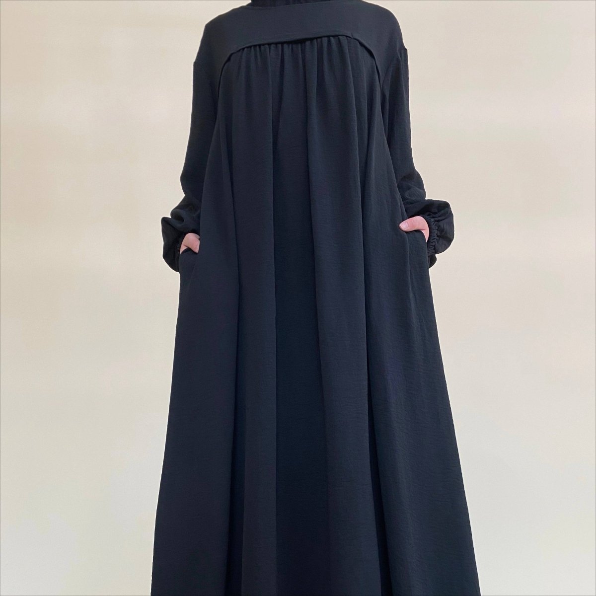 Crepe Abaya with Secure Pockets for Umrah VIP Exclusive Access (MAVIP386)