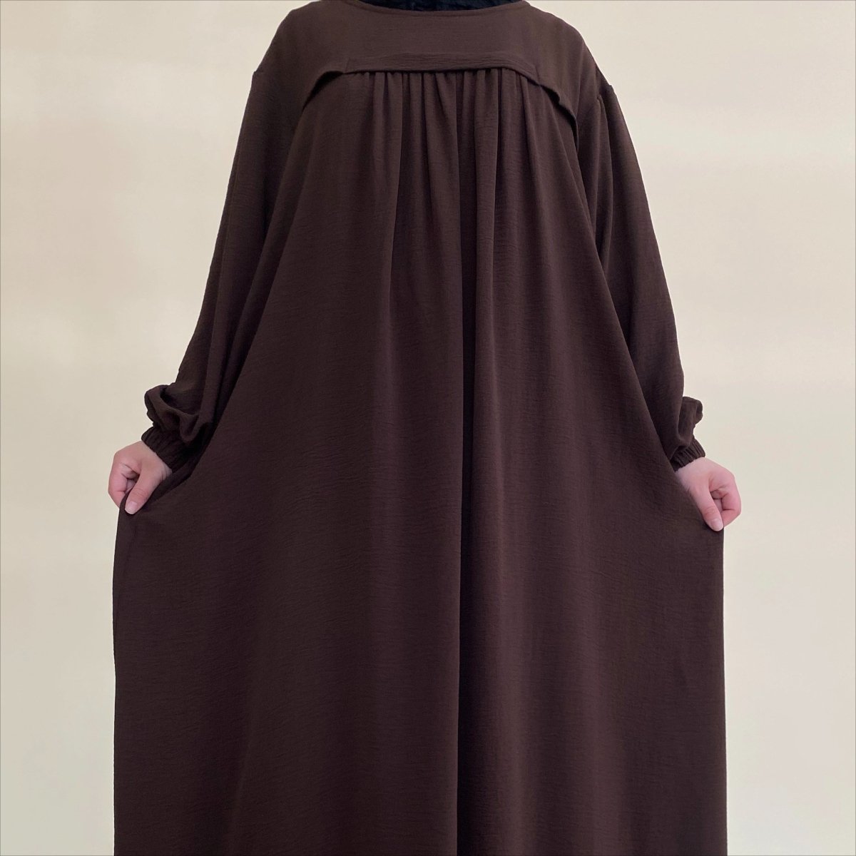 Crepe Abaya with Secure Pockets for Umrah VIP Exclusive Access (MAVIP386)