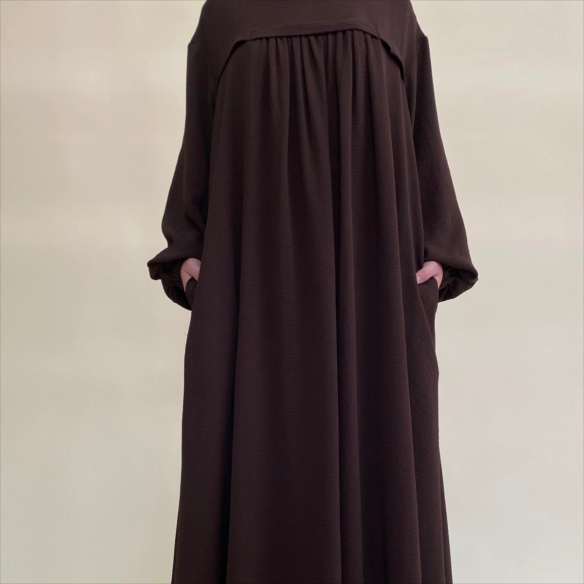 Crepe Abaya with Secure Pockets for Umrah VIP Exclusive Access (MAVIP386)