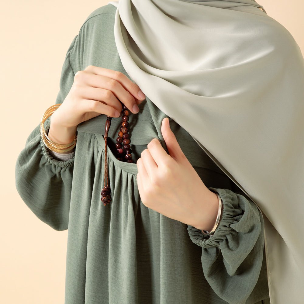 Crepe Abaya with Secure Pockets for Umrah (MA386)